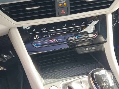 New 2026 Volkswagen Jetta SE FWD image 24