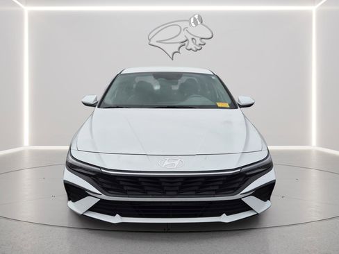 Used 2024 Hyundai Elantra SEL image 2