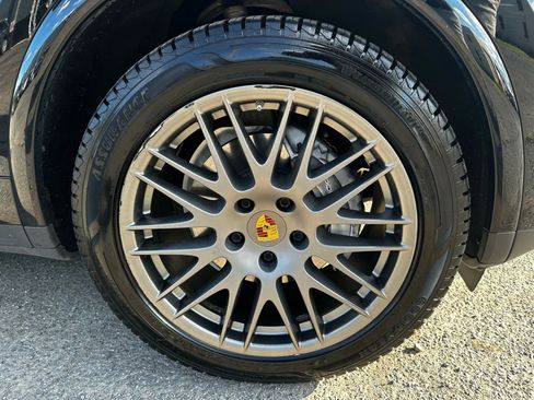Used 2018 Porsche Cayenne image 12