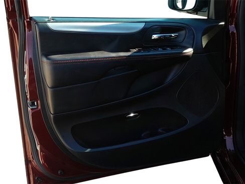 Used 2019 Dodge Grand Caravan GT image 15