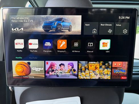 Used 2025 Kia Carnival SX Prestige image 17