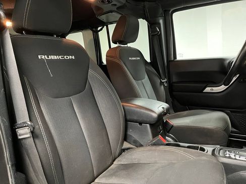 Used 2017 Jeep Wrangler Unlimited Rubicon w/ Connectivity Group AWD/4WD image 50