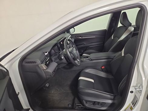 Used 2025 Toyota Camry SE FWD image 12