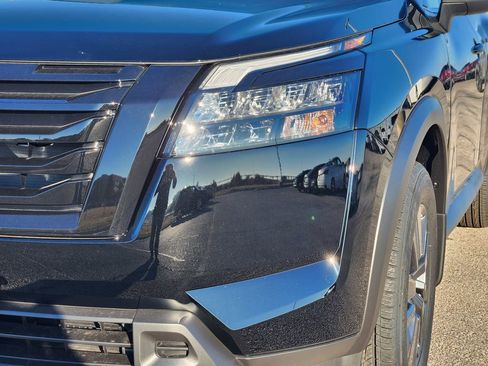 New 2025 Nissan Pathfinder SV w/ Black Appearance Package image 5