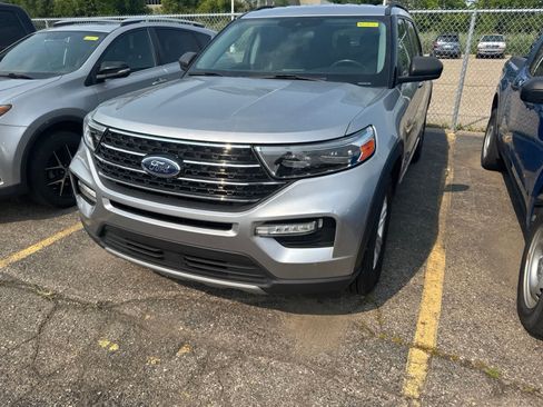 Used 2021 Ford Explorer XLT w/ Equipment Group 202A AWD/4WD image 1