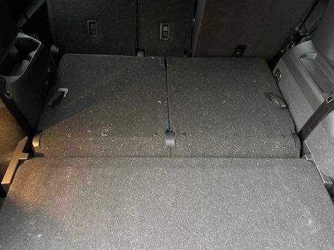 Used 2020 Volkswagen Tiguan SE image 18