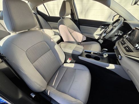 Used 2025 Nissan Altima 2.5 SV image 36