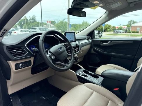 Used 2022 Ford Escape Titanium w/ Class II Trailer Tow Package AWD/4WD image 9