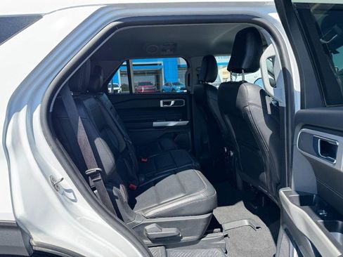 Used 2022 Ford Explorer XLT w/ Equipment Group 202A AWD/4WD image 10