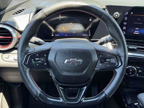 Used 2024 Chevrolet Trax RS w/ Sunroof Package FWD image 11