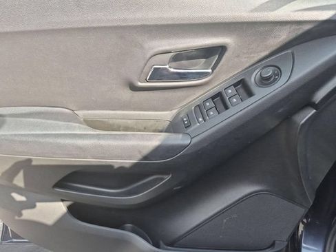 Used 2018 Chevrolet Trax LT FWD image 12