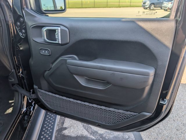 Used 2024 Jeep Wrangler Rubicon w/ Technology Group AWD/4WD image 6