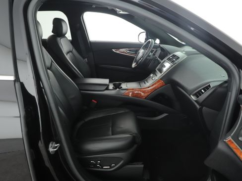 Used 2019 Lincoln Nautilus Reserve image 17