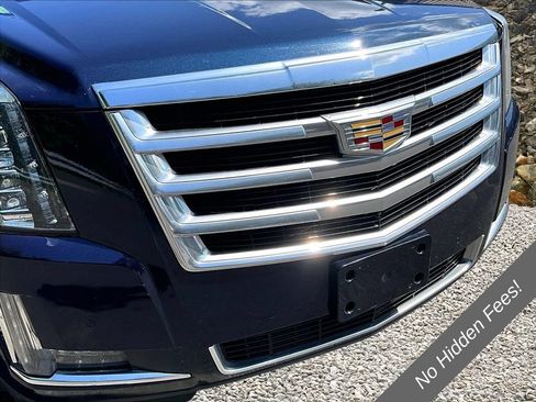 Used 2018 Cadillac Escalade Luxury AWD/4WD image 24