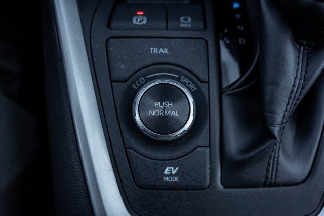 Used 2025 Toyota RAV4 XLE AWD/4WD image 24