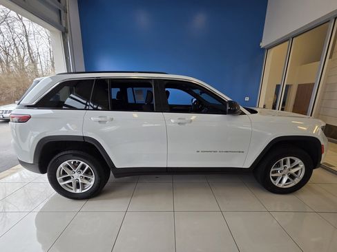Used 2025 Jeep Grand Cherokee Laredo X image 8