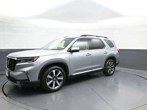 Used 2024 Honda Pilot Touring image 10