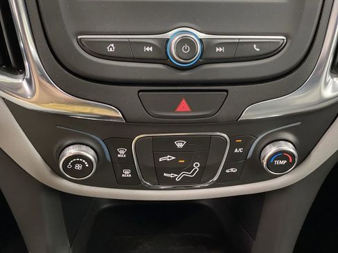 Used 2021 Chevrolet Equinox LS w/ LS Convenience Package image 18