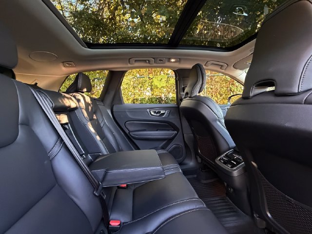 Used 2022 Volvo XC60 B5 Inscription w/ Advanced Package AWD/4WD image 36