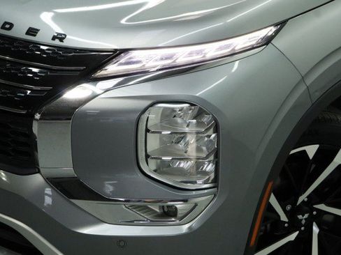 Used 2022 Mitsubishi Outlander SEL FWD image 2