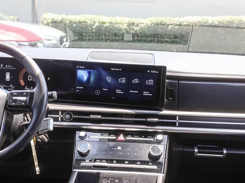 Used 2025 Hyundai Santa Fe SEL FWD image 17