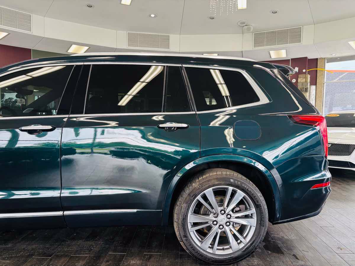 Used 2024 Cadillac XT6 Premium Luxury w/ Technology Package FWD image 18