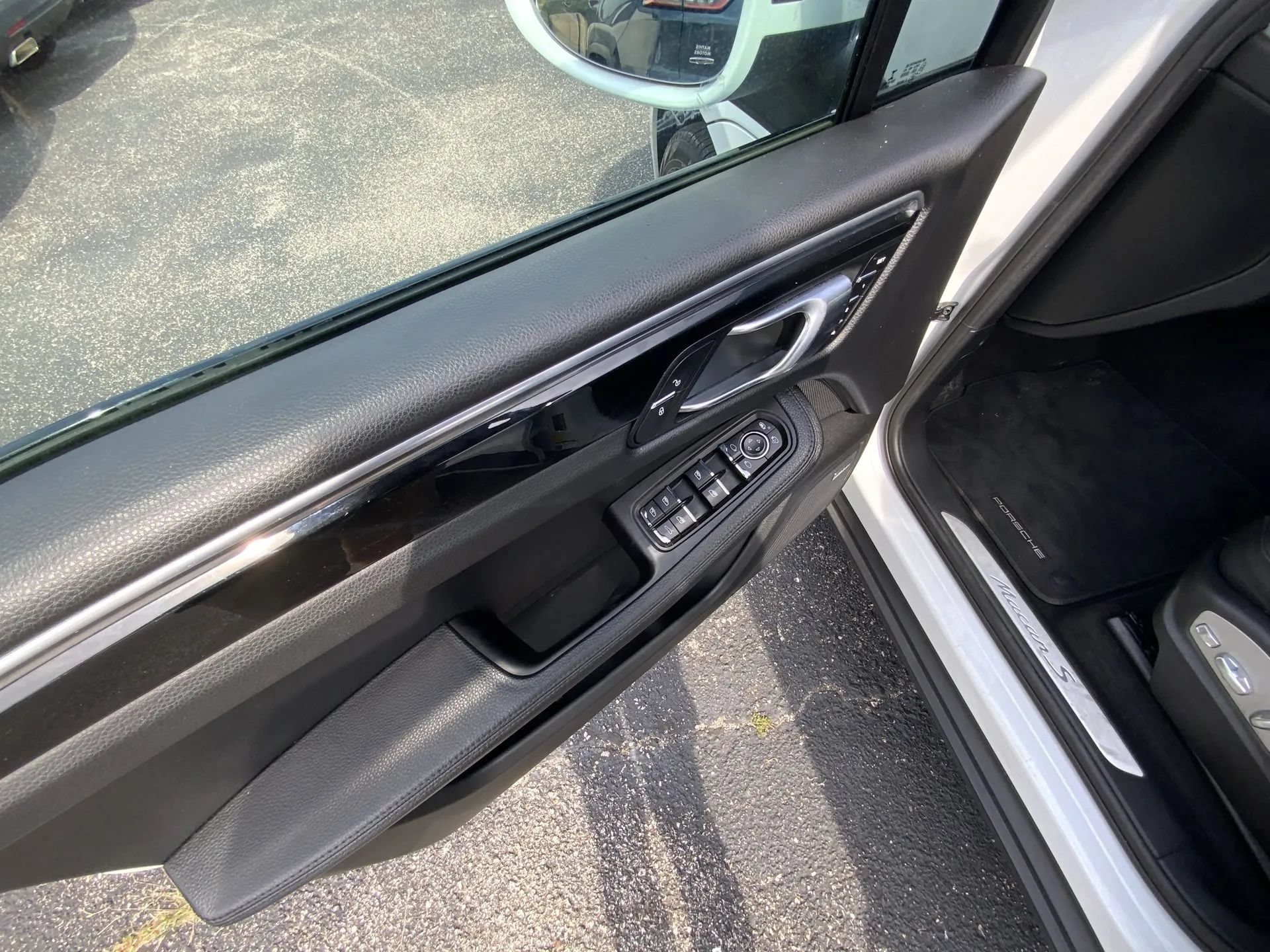 Used 2017 Porsche Macan S AWD/4WD image 15