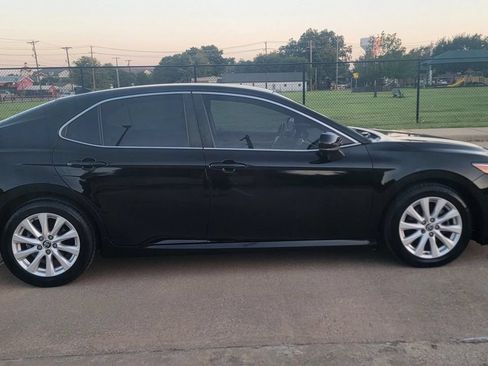 Used 2019 Toyota Camry LE FWD image 7