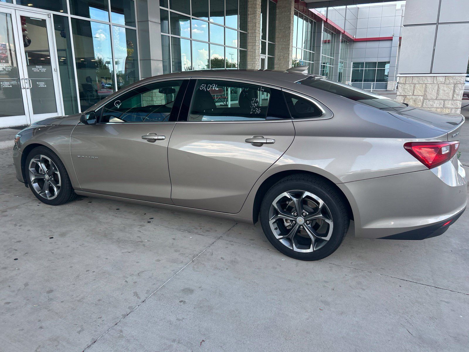 Used 2024 Chevrolet Malibu LT FWD image 14