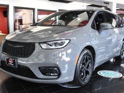 Used 2022 Chrysler Pacifica Touring-L w/ S Appearance Package