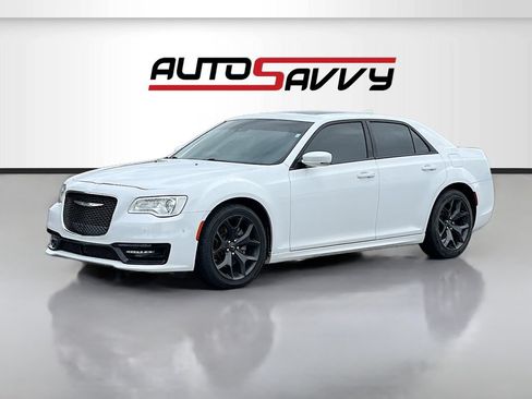 Used 2023 Chrysler 300 S w/ Comfort Group RWD image 3