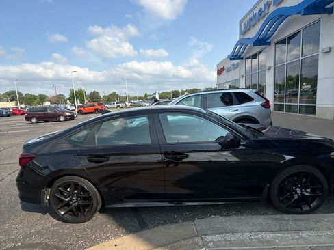 Used 2025 Honda Civic Sport image 4