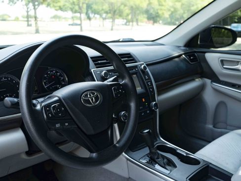 Used 2017 Toyota Camry LE FWD image 16