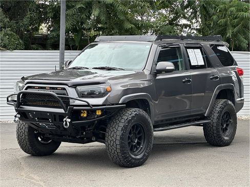Used 2010 Toyota 4Runner Limited AWD/4WD image 6