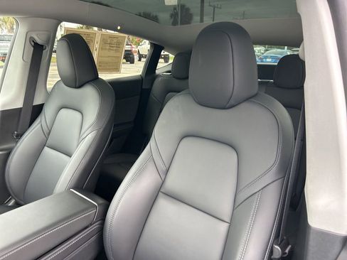 Used 2025 Tesla Model Y Long Range RWD image 20