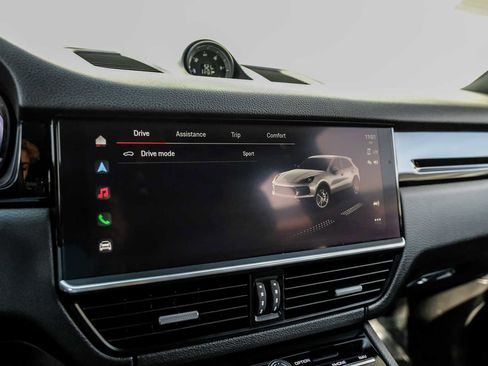 Used 2022 Porsche Cayenne image 31