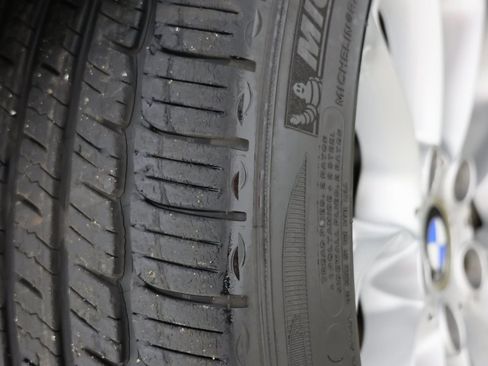 Used 2004 BMW Z4 2.5i image 11