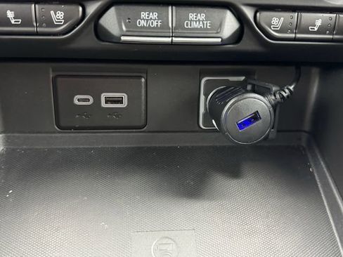 Used 2024 GMC Yukon AT4 w/ Technology Package image 19