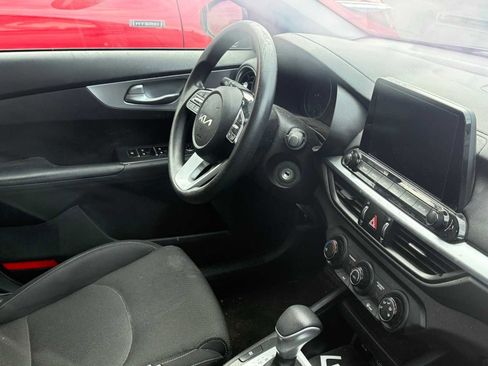 Used 2022 Kia Forte LXS w/ LXS Technology Package image 5