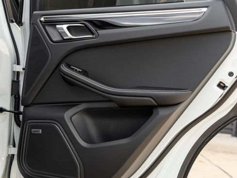 Certified 2026 Porsche Macan Turbo AWD/4WD image 39