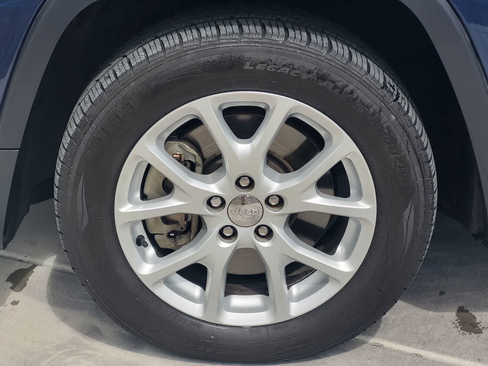 Used 2018 Jeep Cherokee Latitude Plus FWD image 9