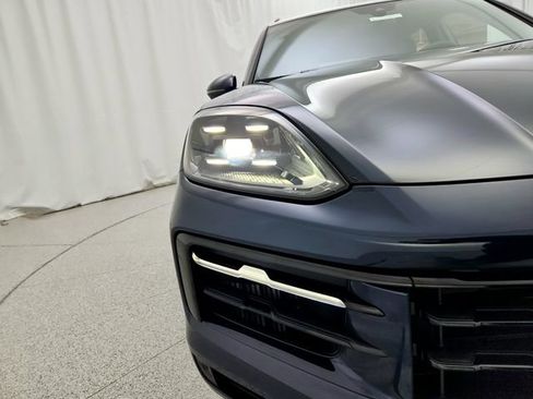 Used 2024 Porsche Cayenne image 29