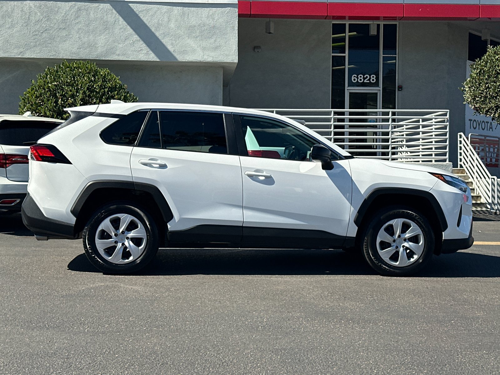 Used 2025 Toyota RAV4 LE AWD/4WD image 6