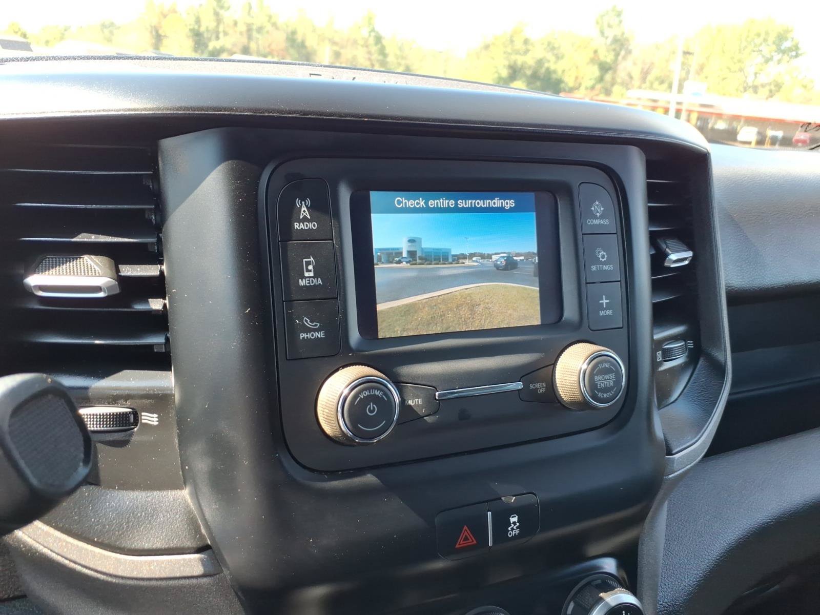Used 2024 RAM 3500 Tradesman w/ Chrome Appearance Group AWD/4WD image 17