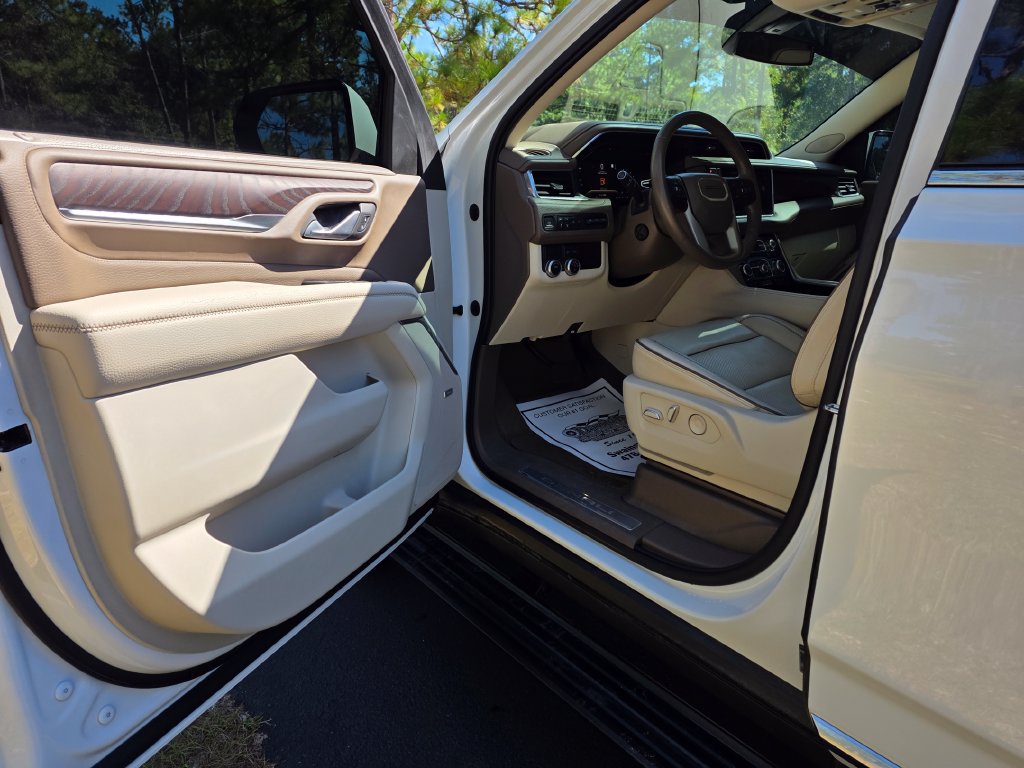 Used 2022 GMC Yukon Denali RWD image 11
