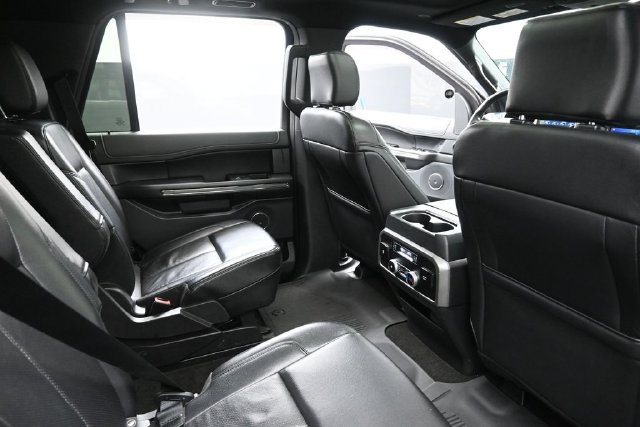 Used 2020 Ford Expedition XLT w/ Equipment Group 202A AWD/4WD image 31
