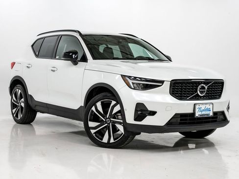 Used 2024 Volvo XC40 B5 Plus w/ Climate Package image 5