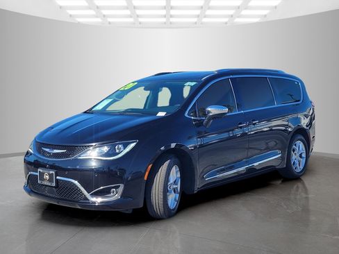 Used 2020 Chrysler Pacifica Limited w/ Advanced Safetytec Group image 8