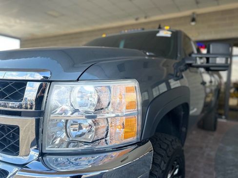 Used 2011 Chevrolet Silverado 2500 LT w/ Convenience Package image 19