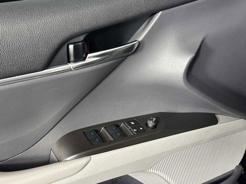 Used 2024 Toyota Camry SE image 10